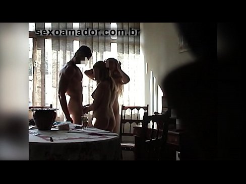 ❤️ Seks arkadaşlar dev bir adam ve onunla bir üçlü davet ❤ Rus pornosu bizde