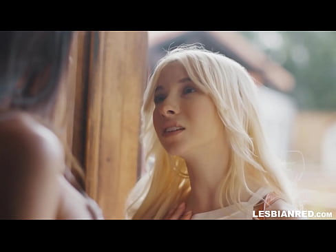 ❤️ Kız birkaç ay sonra eve gelir ve üvey annesinin amını yemeye başlar ❤ Rus pornosu bizde