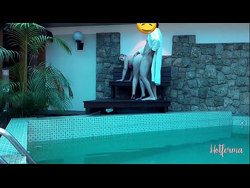 ❤️ Patron hizmetçiyi havuza davet eder ama bir sıcağa dayanamaz ❤ Rus pornosu bizde